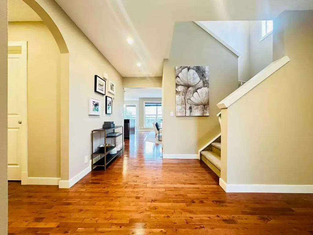 29 Everhollow Rise SW Calgary AB T2Y 5H2