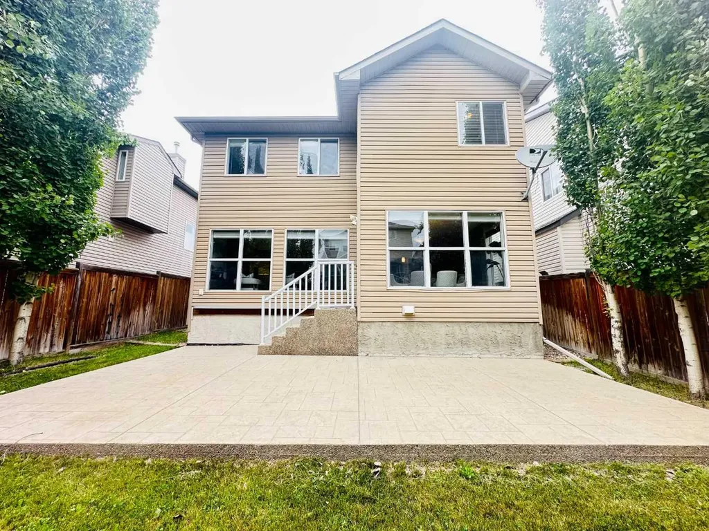 29 Everhollow Rise SW Calgary AB T2Y 5H2