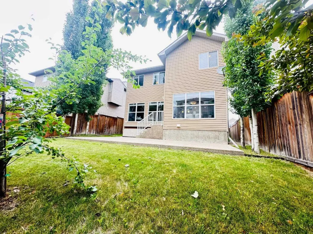 29 Everhollow Rise SW Calgary AB T2Y 5H2
