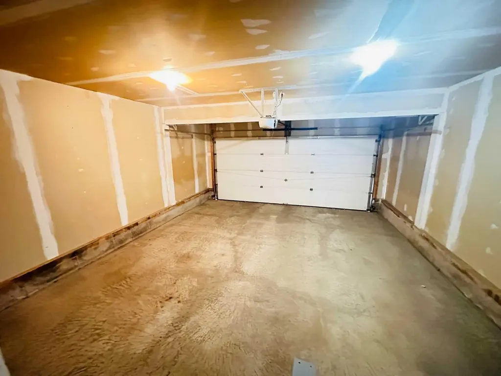 29 Everhollow Rise SW Calgary AB T2Y 5H2