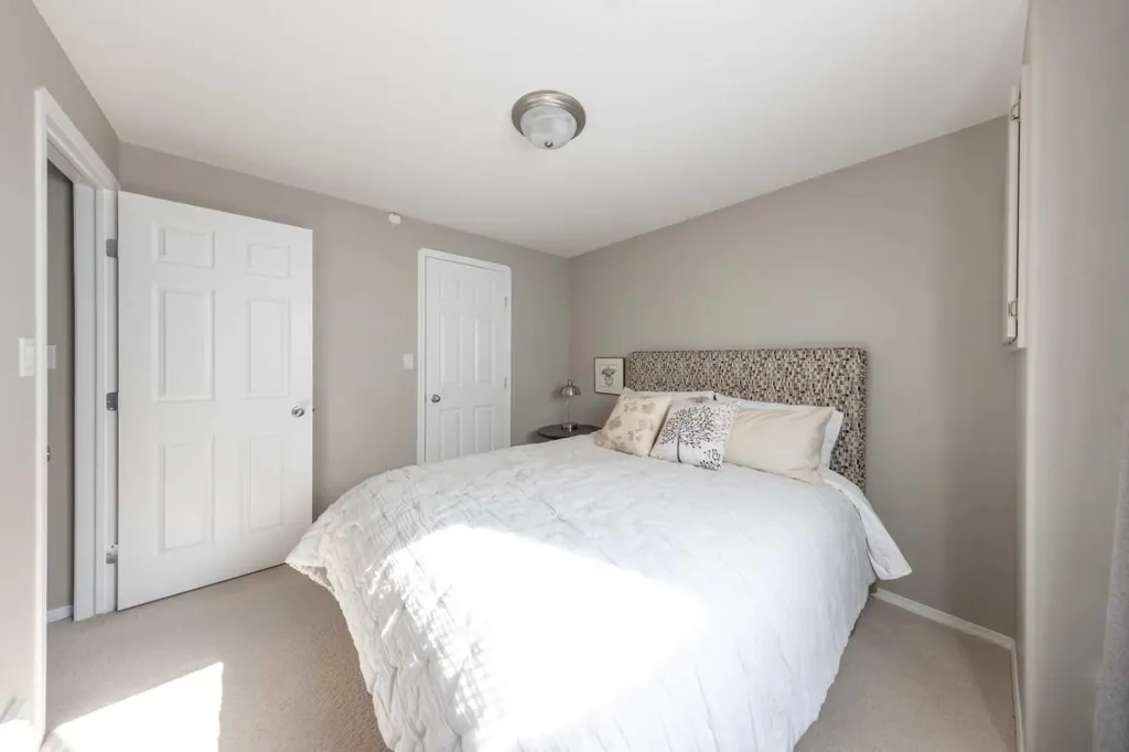 6116 21 Street Lloydminster AB T9V3J9