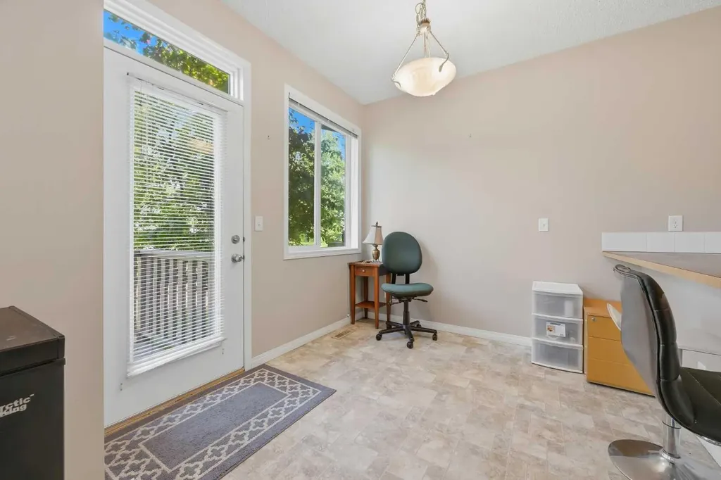124 Everridge Gardens SW Calgary AB T2Y 0G9