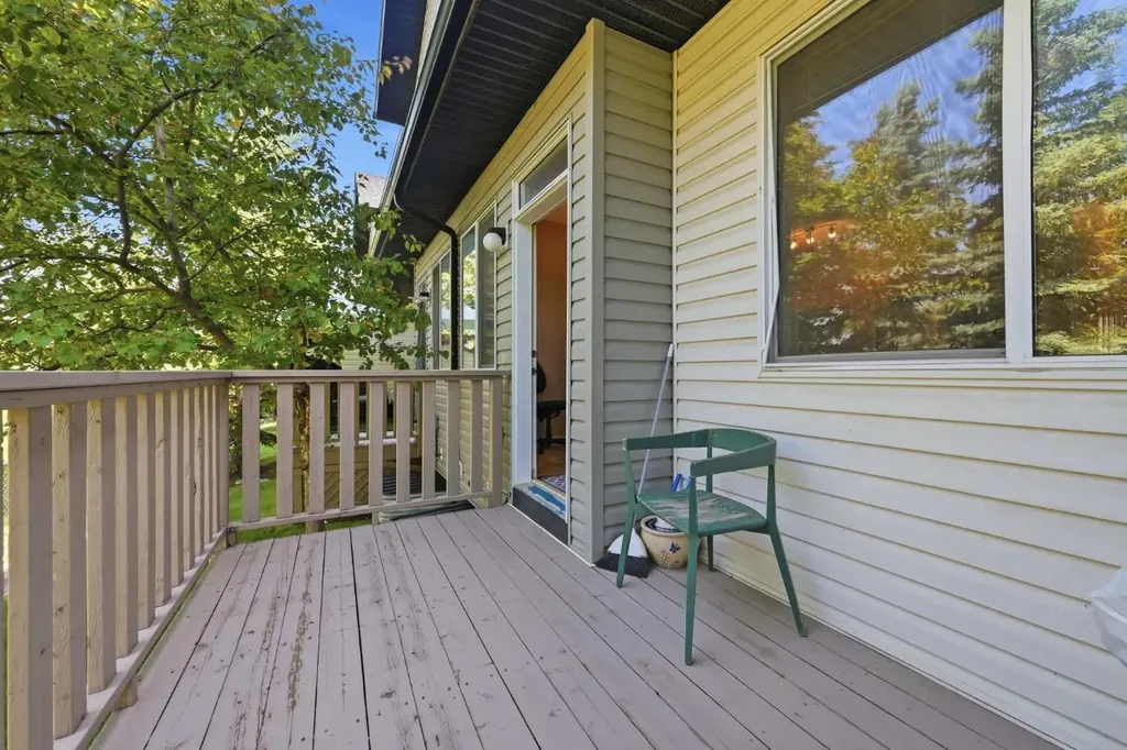 124 Everridge Gardens SW Calgary AB T2Y 0G9