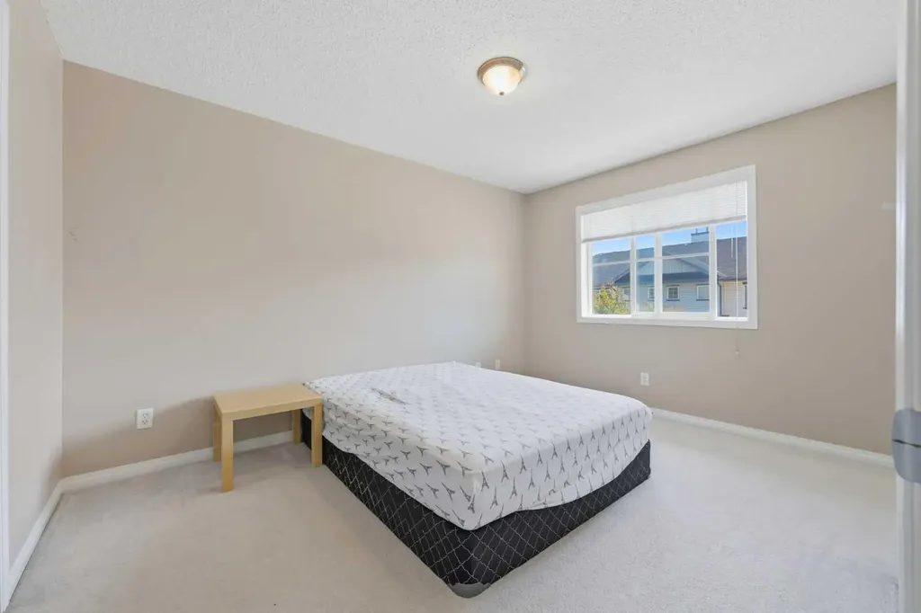 124 Everridge Gardens SW Calgary AB T2Y 0G9