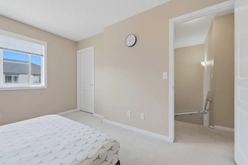 124 Everridge Gardens SW Calgary AB T2Y 0G9