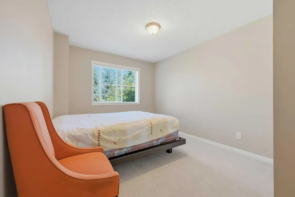 124 Everridge Gardens SW Calgary AB T2Y 0G9