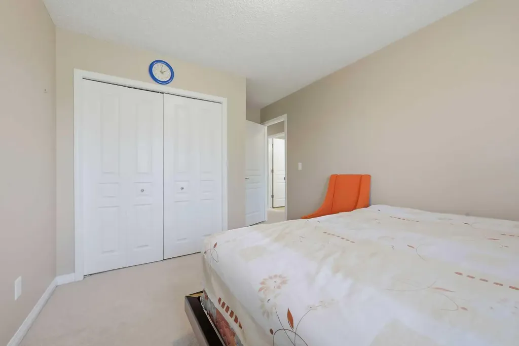 124 Everridge Gardens SW Calgary AB T2Y 0G9