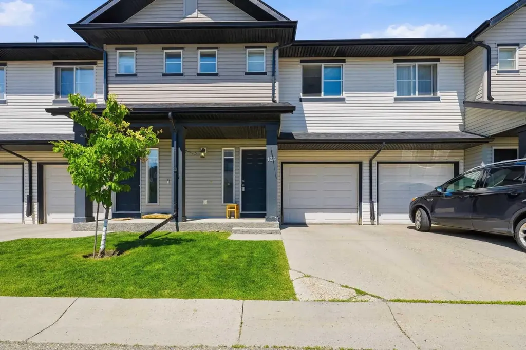 124 Everridge Gardens SW Calgary AB T2Y 0G9