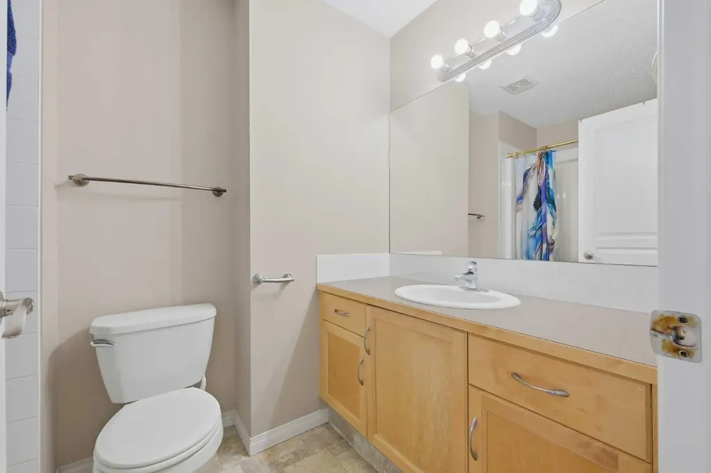 124 Everridge Gardens SW Calgary AB T2Y 0G9