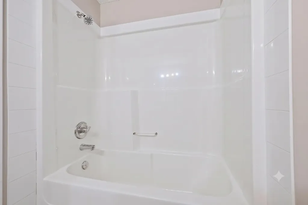 124 Everridge Gardens SW Calgary AB T2Y 0G9