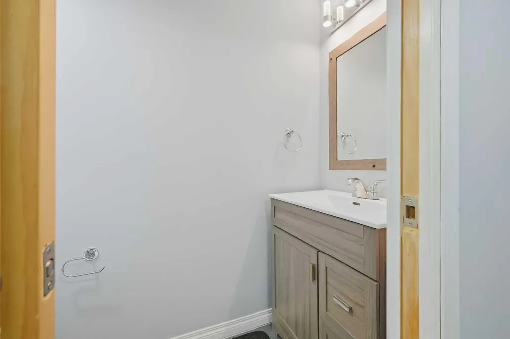 124 Everridge Gardens SW Calgary AB T2Y 0G9