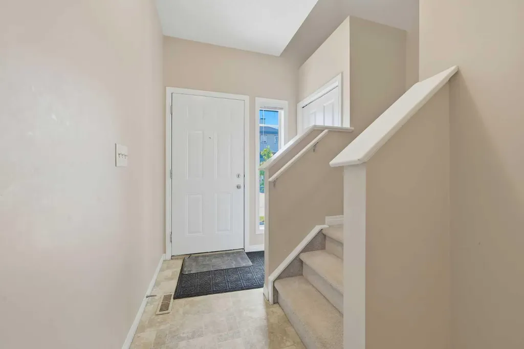 124 Everridge Gardens SW Calgary AB T2Y 0G9