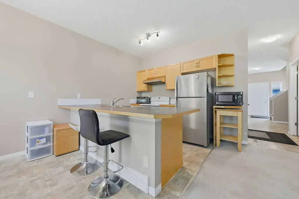 124 Everridge Gardens SW Calgary AB T2Y 0G9