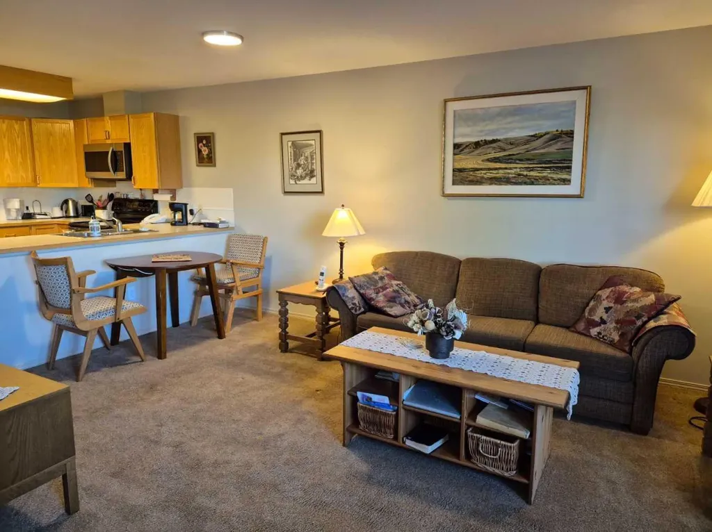 305 1 Avenue NW Airdrie AB T4B 2M5