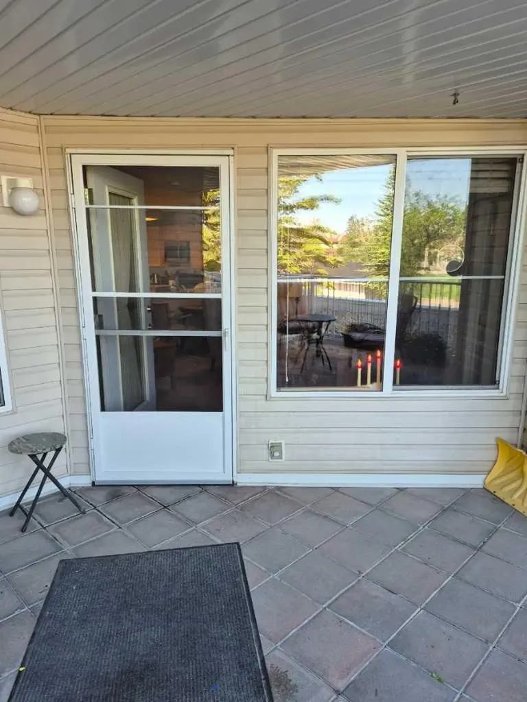 305 1 Avenue NW Airdrie AB T4B 2M5