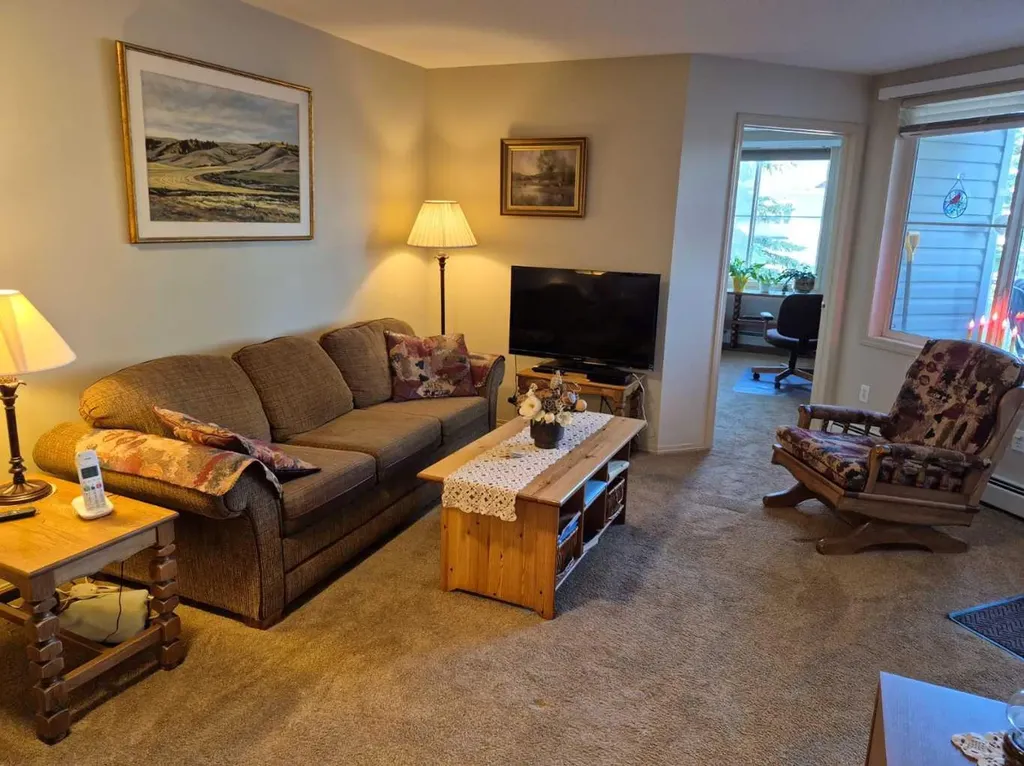 305 1 Avenue NW Airdrie AB T4B 2M5