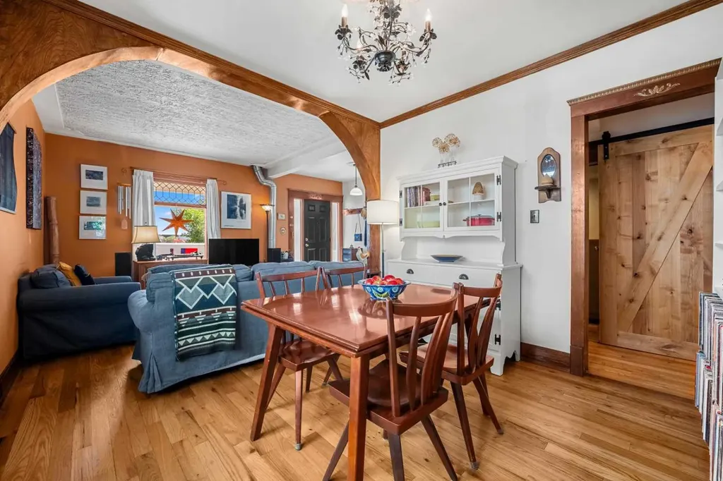 2107 9 Street SE Calgary AB T2G 3B7