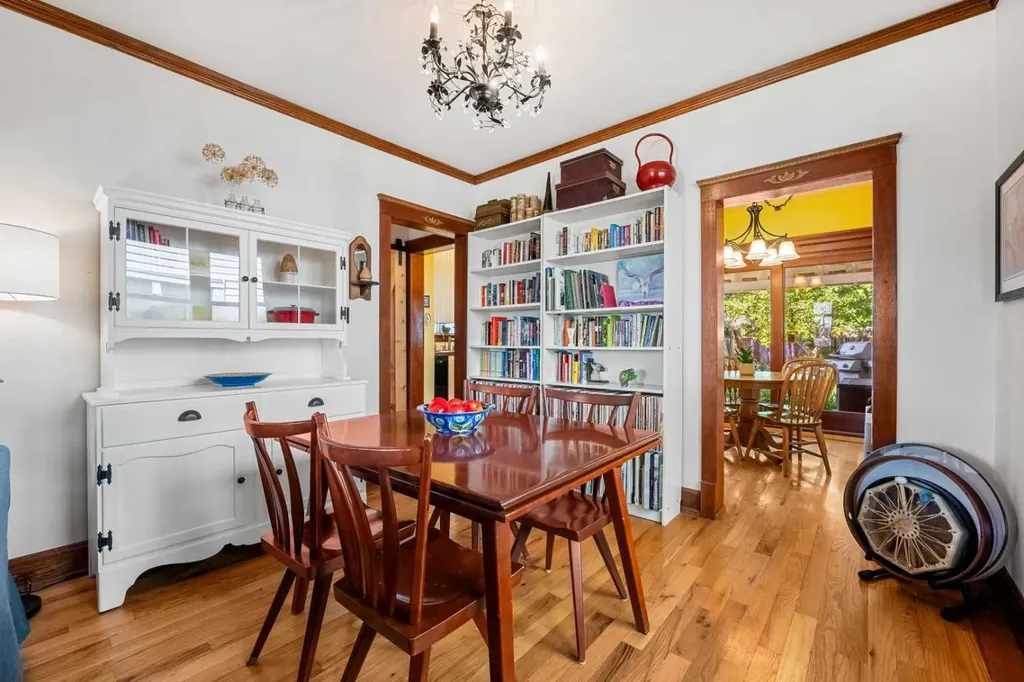 2107 9 Street SE Calgary AB T2G 3B7