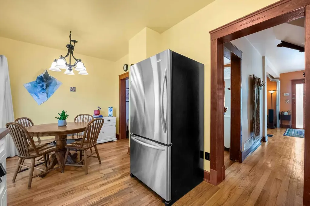 2107 9 Street SE Calgary AB T2G 3B7