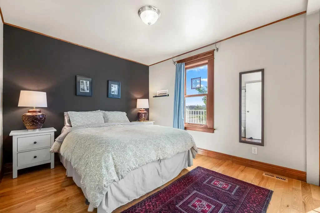 2107 9 Street SE Calgary AB T2G 3B7