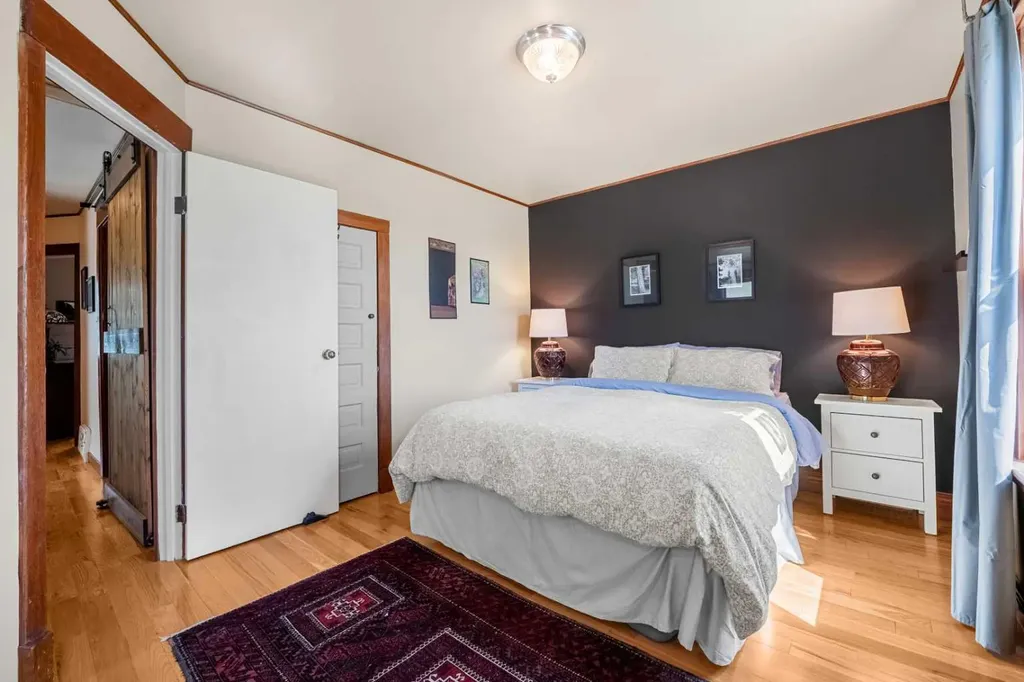 2107 9 Street SE Calgary AB T2G 3B7