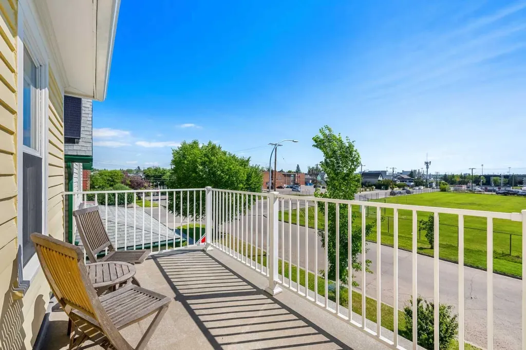 2107 9 Street SE Calgary AB T2G 3B7