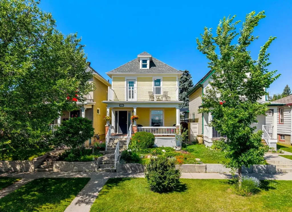 2107 9 Street SE Calgary AB T2G 3B7
