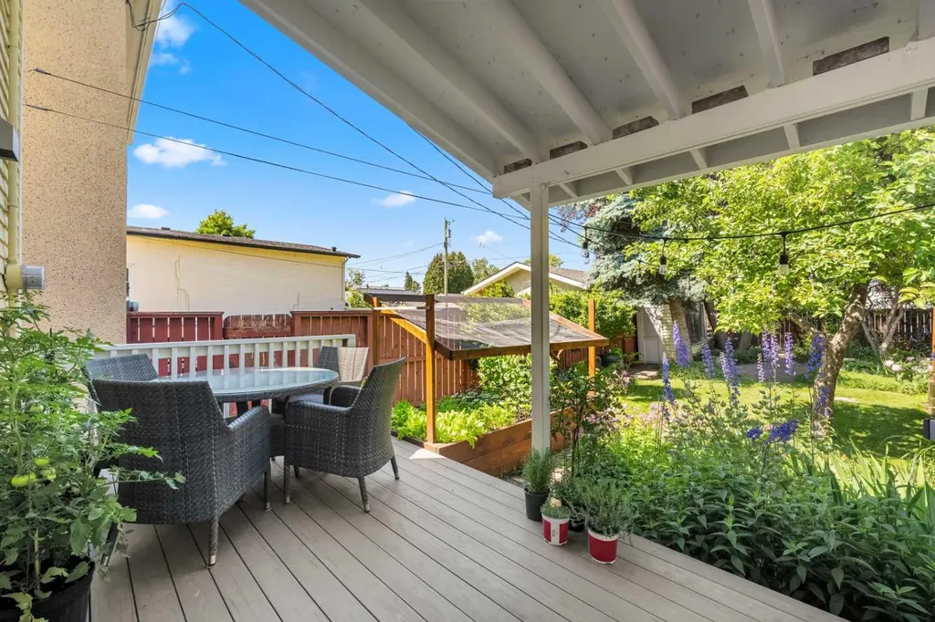 2107 9 Street SE Calgary AB T2G 3B7