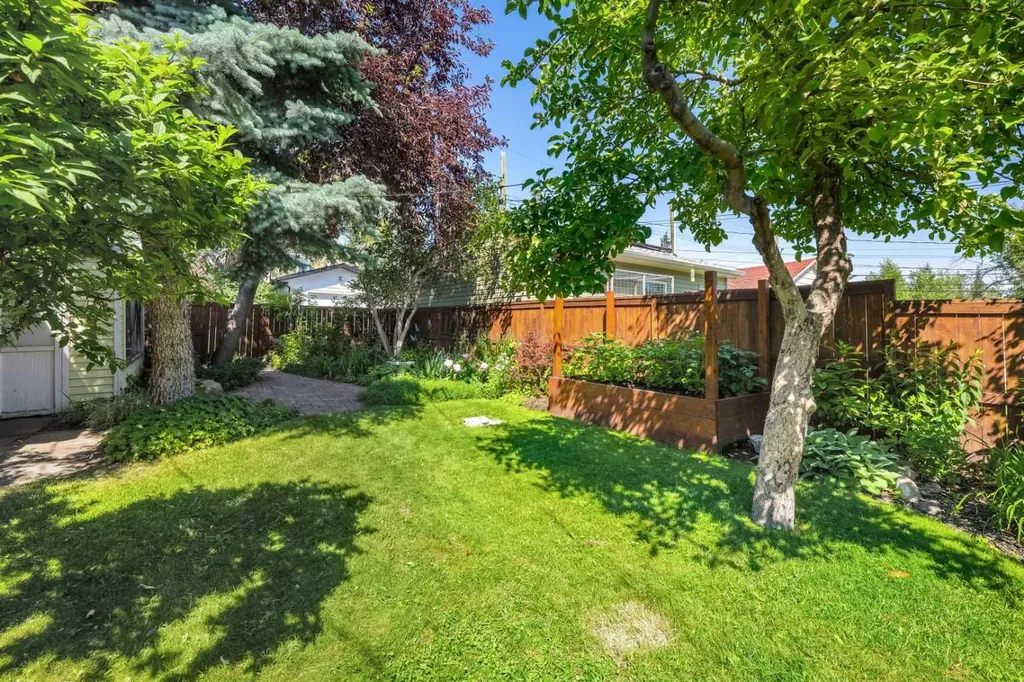 2107 9 Street SE Calgary AB T2G 3B7
