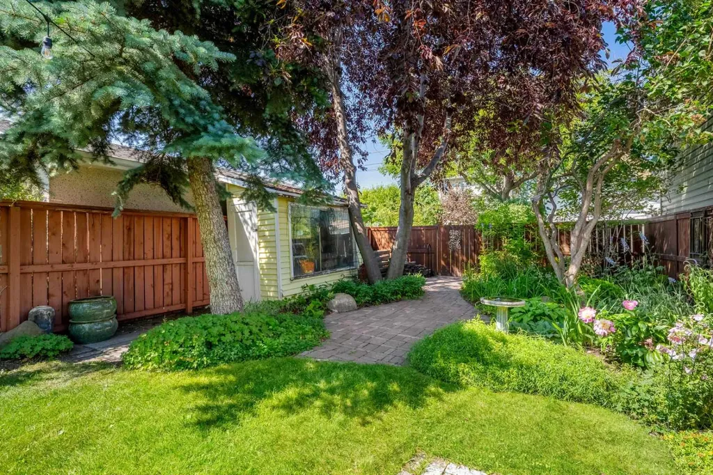 2107 9 Street SE Calgary AB T2G 3B7