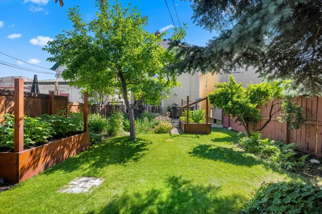 2107 9 Street SE Calgary AB T2G 3B7