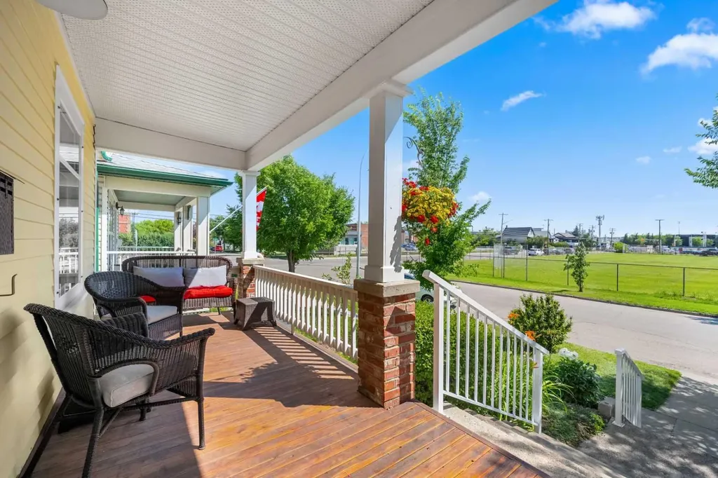 2107 9 Street SE Calgary AB T2G 3B7