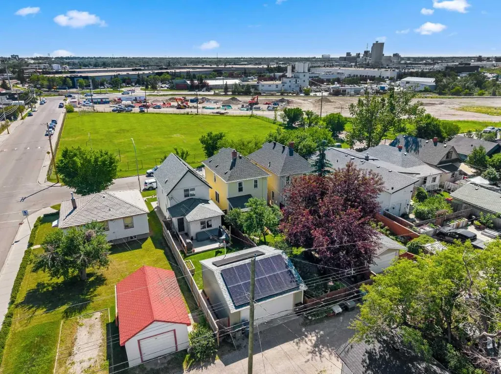 2107 9 Street SE Calgary AB T2G 3B7