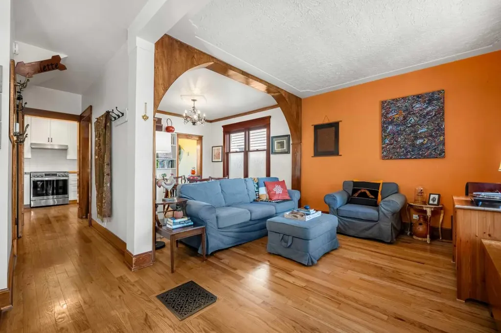 2107 9 Street SE Calgary AB T2G 3B7