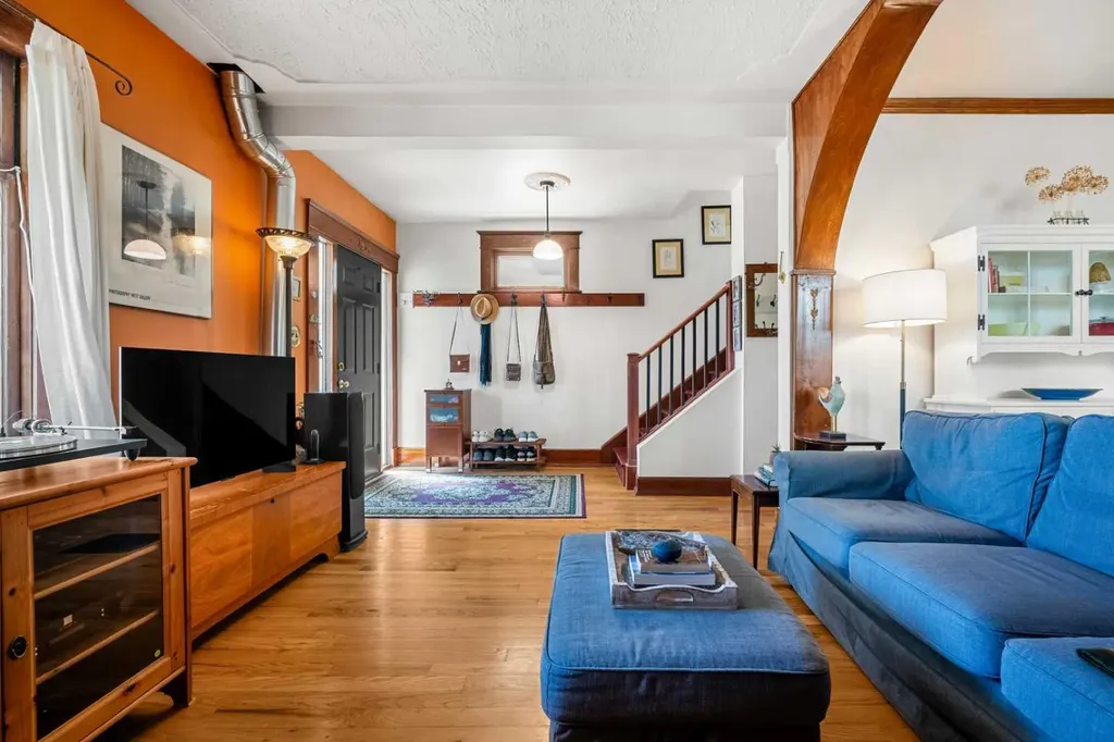 2107 9 Street SE Calgary AB T2G 3B7