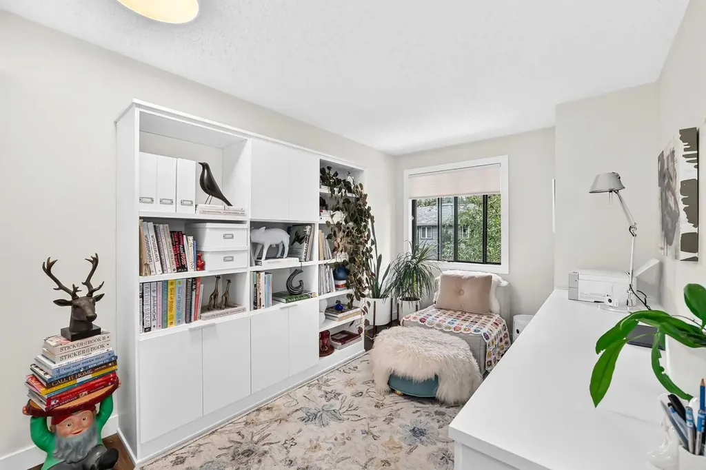 133 Point Drive NW Calgary AB T3B 5C8