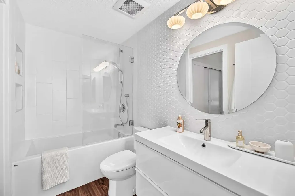 133 Point Drive NW Calgary AB T3B 5C8