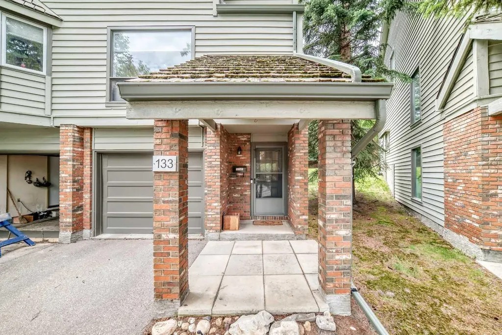 133 Point Drive NW Calgary AB T3B 5C8