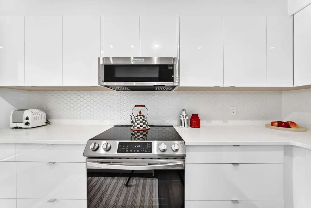 133 Point Drive NW Calgary AB T3B 5C8