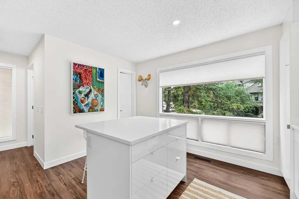 133 Point Drive NW Calgary AB T3B 5C8