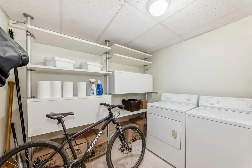 1922 9 Avenue SE Calgary AB T2G 0V2