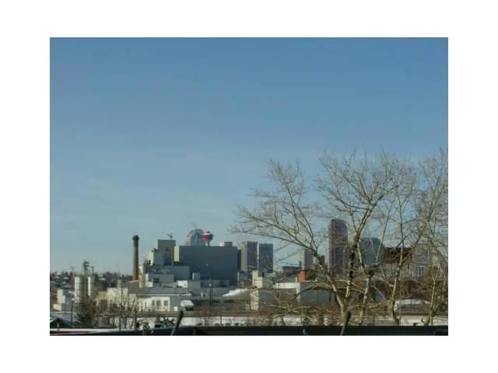 1922 9 Avenue SE Calgary AB T2G 0V2