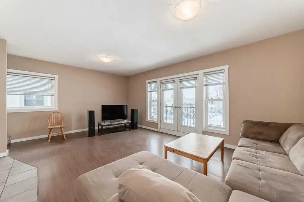 1922 9 Avenue SE Calgary AB T2G 0V2