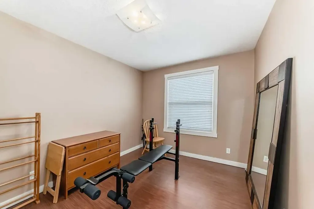1922 9 Avenue SE Calgary AB T2G 0V2