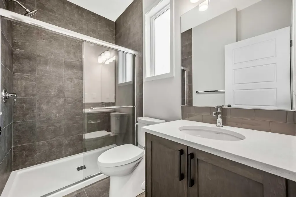 209 Bridgeport Gate N Chestermere AB T1X 1V9