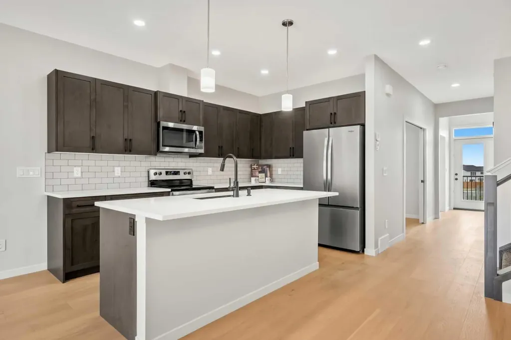 209 Bridgeport Gate N Chestermere AB T1X 1V9