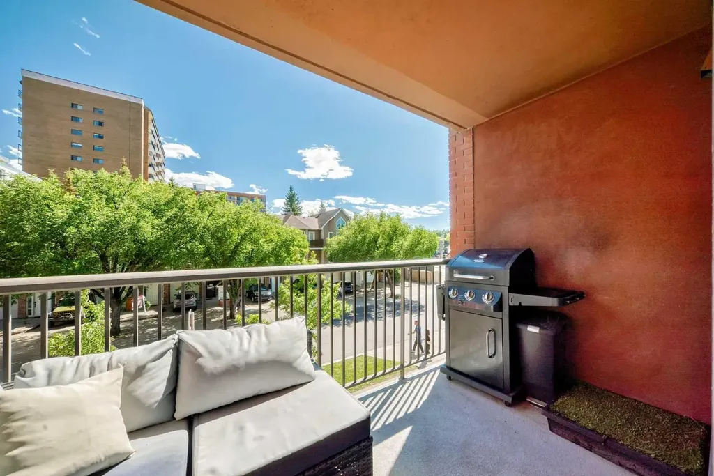 1334 14 Avenue SW Calgary AB T3C 0W2