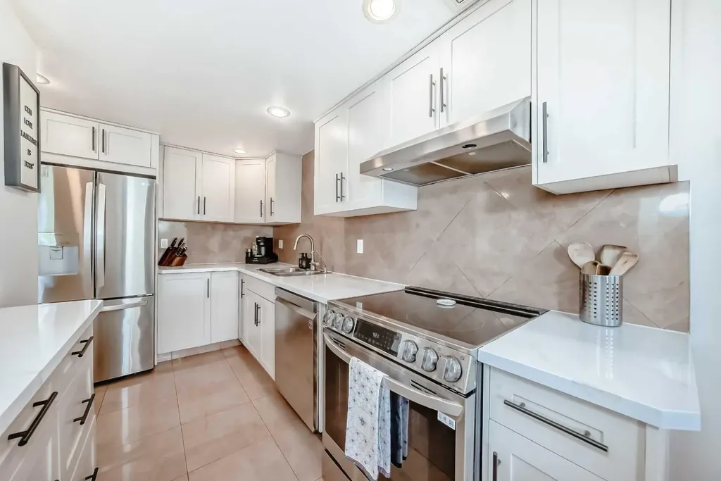 1334 14 Avenue SW Calgary AB T3C 0W2