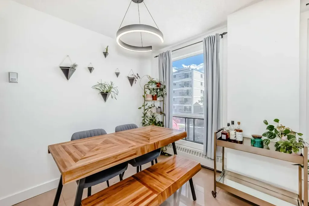 1334 14 Avenue SW Calgary AB T3C 0W2