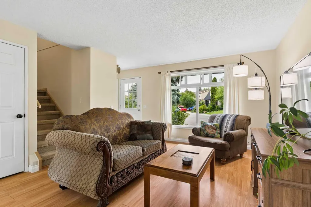 152 Erin Dale Crescent SE Calgary AB T2B 2R5